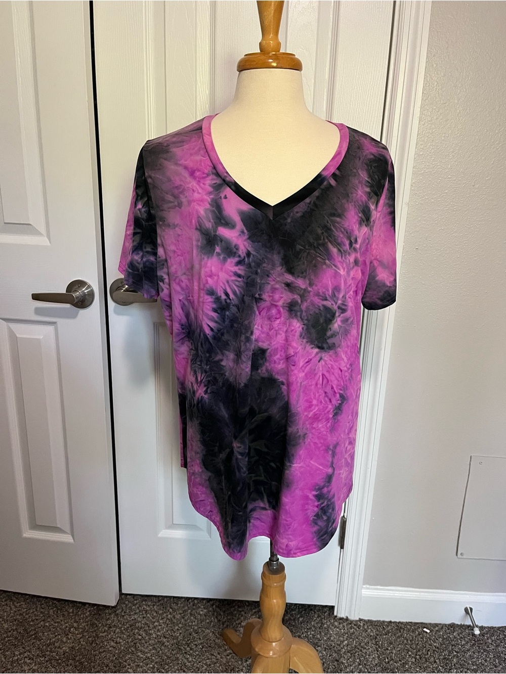 Women's Purple Tie-Dye V-Neck Top